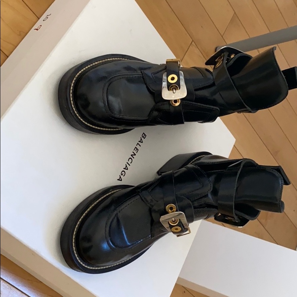 Balenciaga cut out boots! - Picture 4 of 5